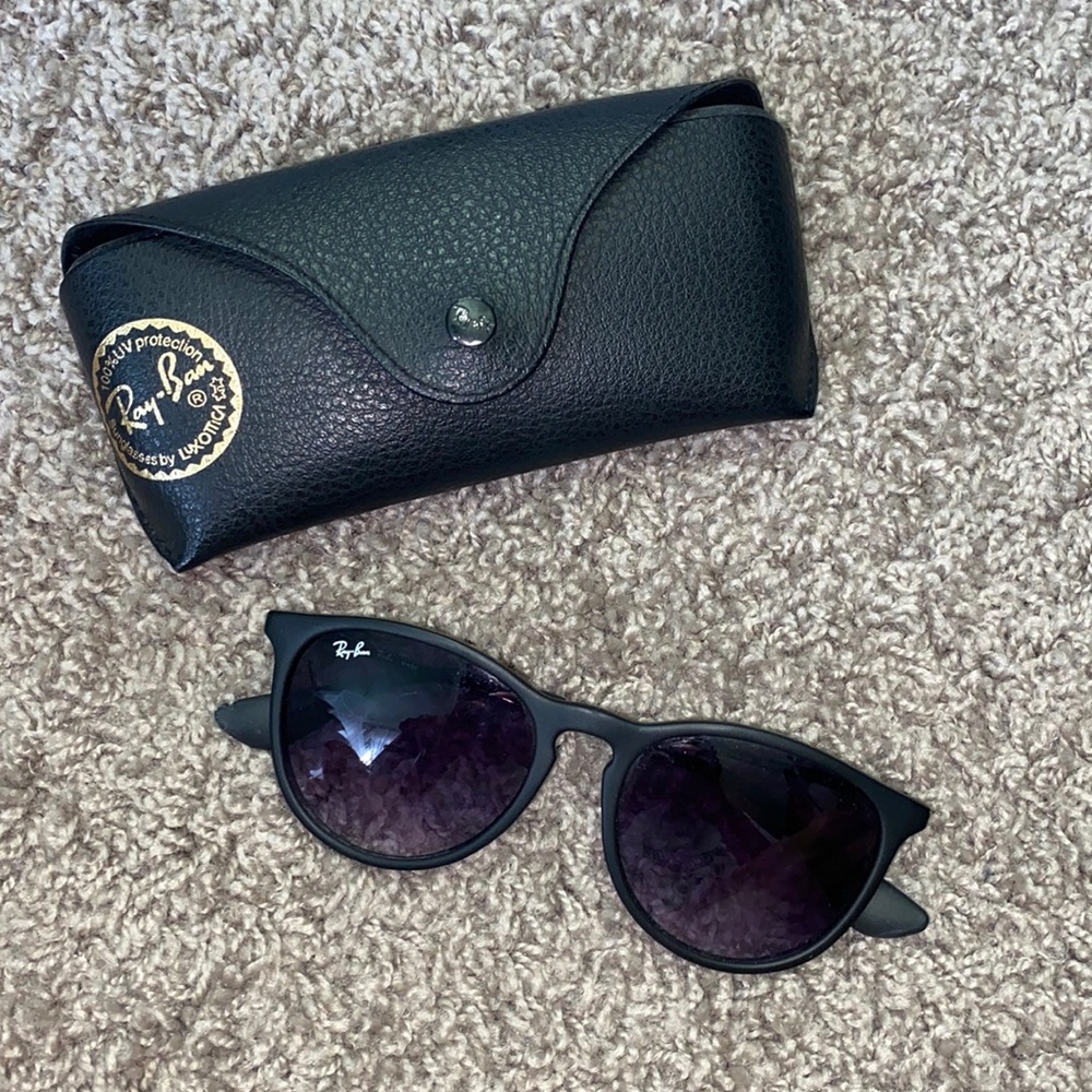 Black Ray-Bans